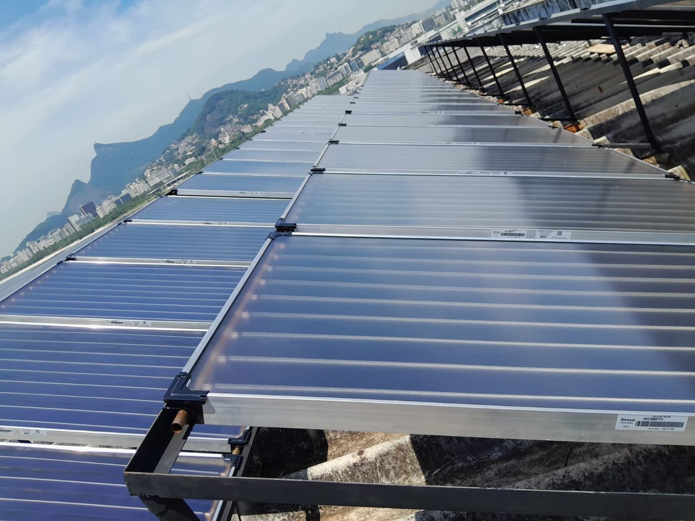 Instalação de aquecimento solar realizada pela ComSol Rio 3