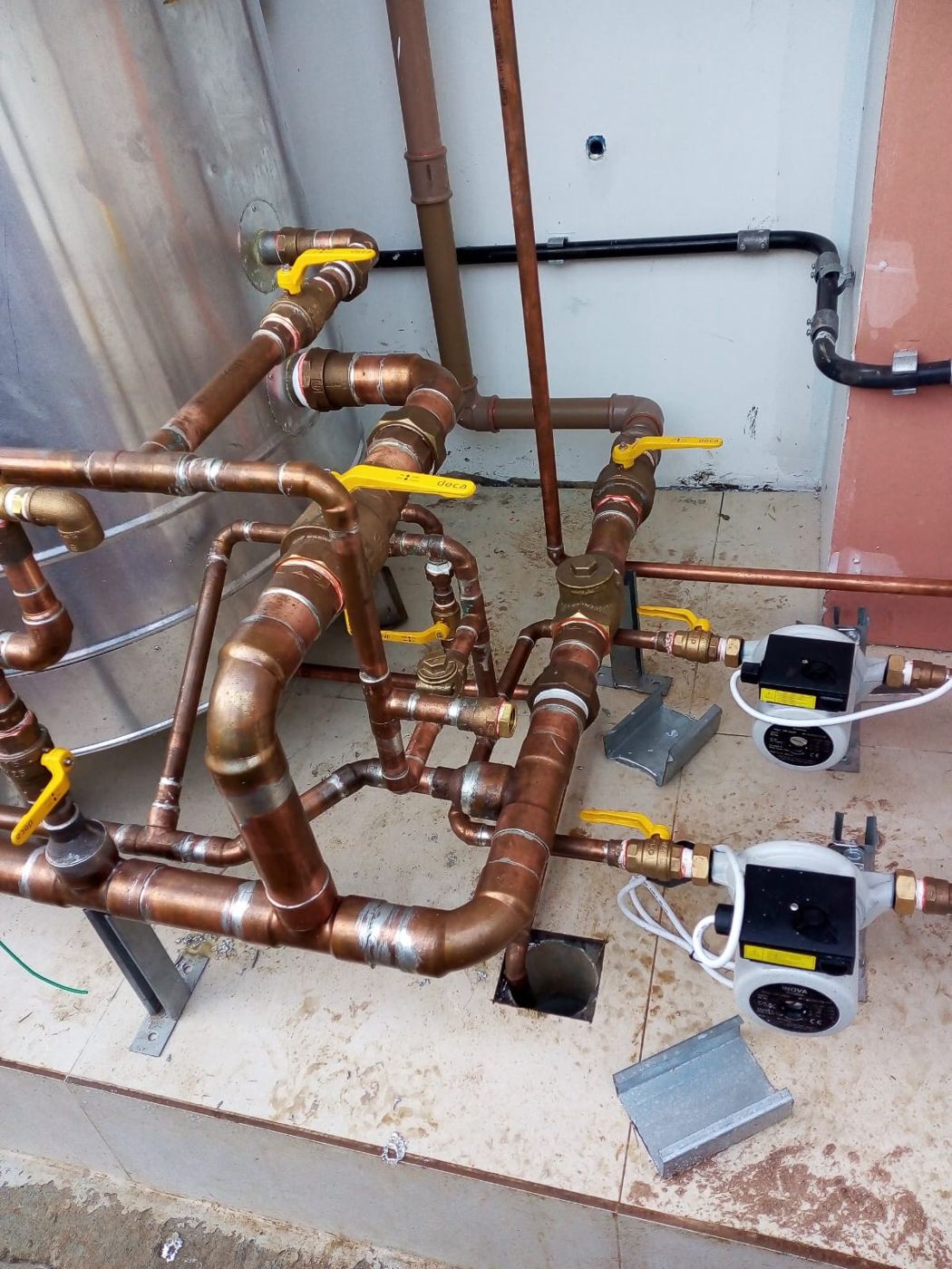 Boiler solar Kisoltec em aço inox instalado pela ComSol Rio